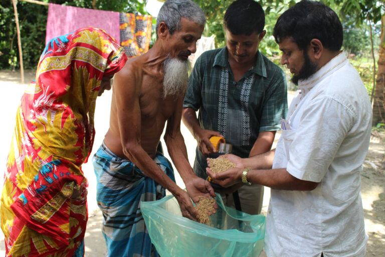 Demonstrating use of hermetic bag